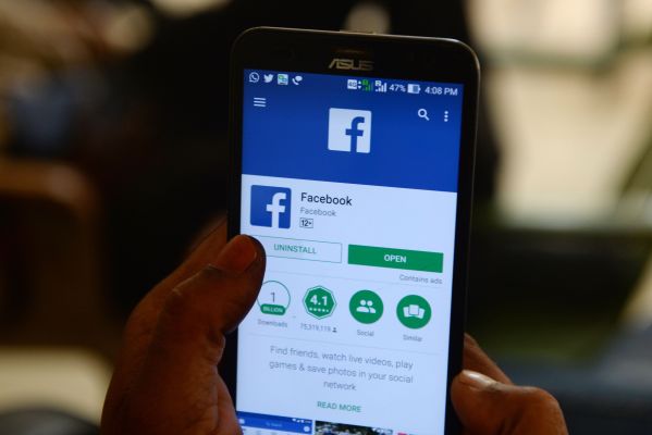 indias it minister accuses facebook of suppressing right leaning pages