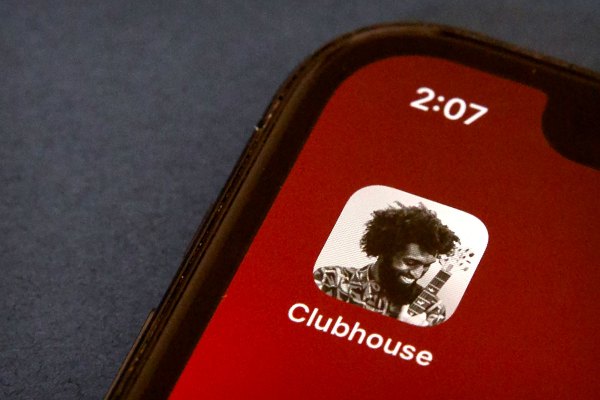 clubhouse ventures beyond audio with backchannel a new messaging feature