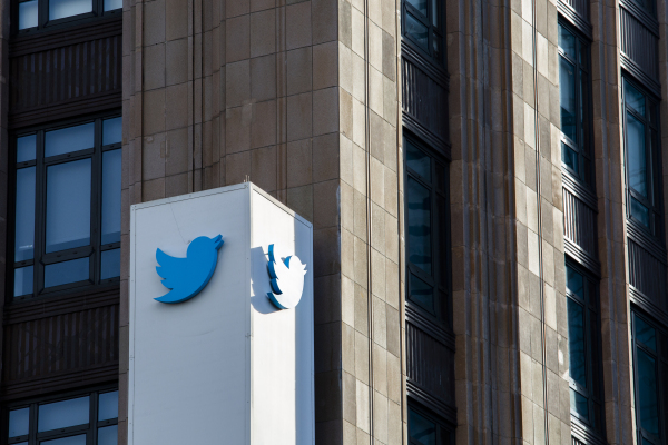 twitter experiencing widespread outages