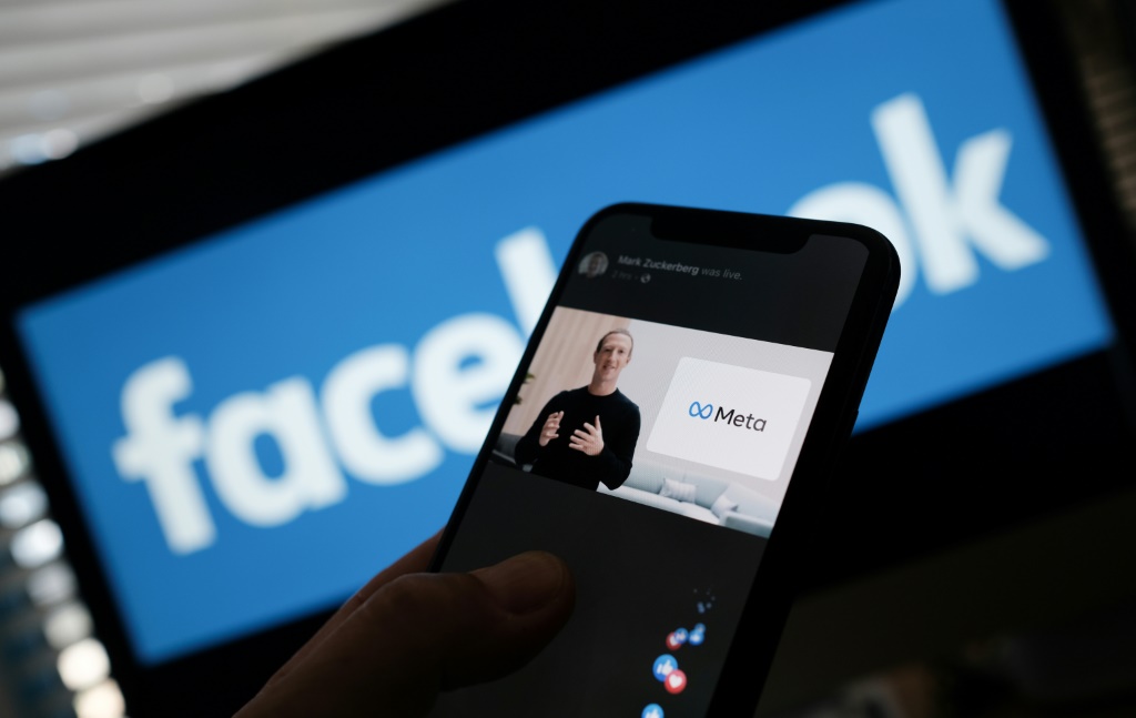 Facebook slump reignites debate over attracting younger audiences