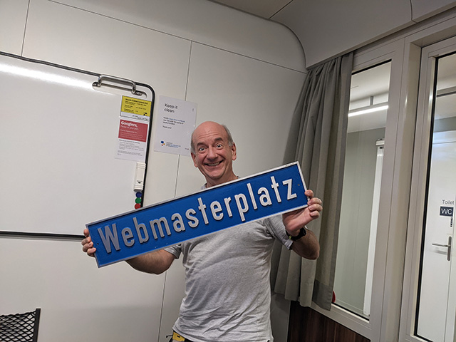 John Mueller With Google Webmasterplatz Sign