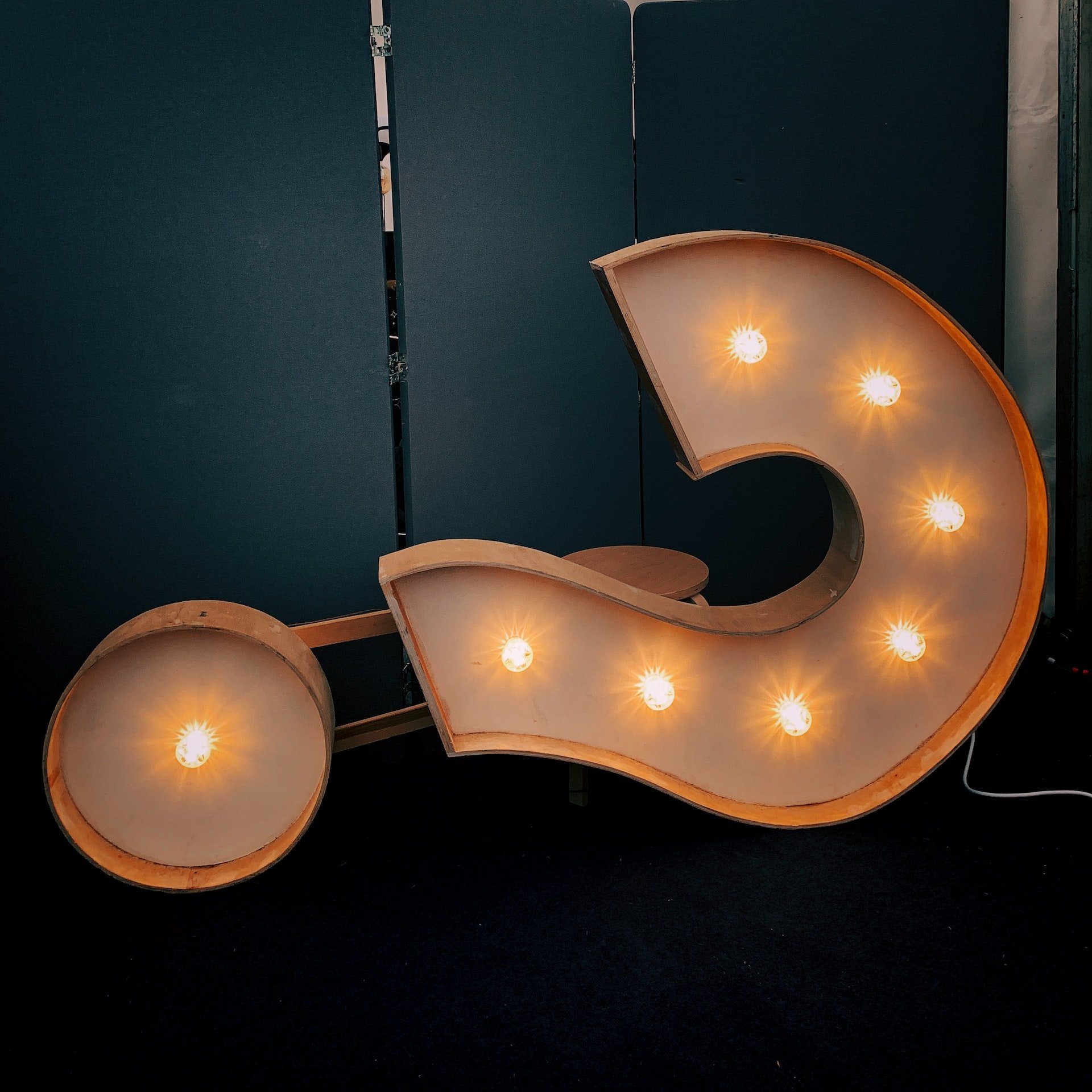 A lit up question mark.