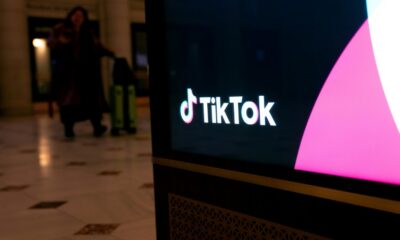 En annons för TikTok visas på Union Station i Washington den 3 april 2023
