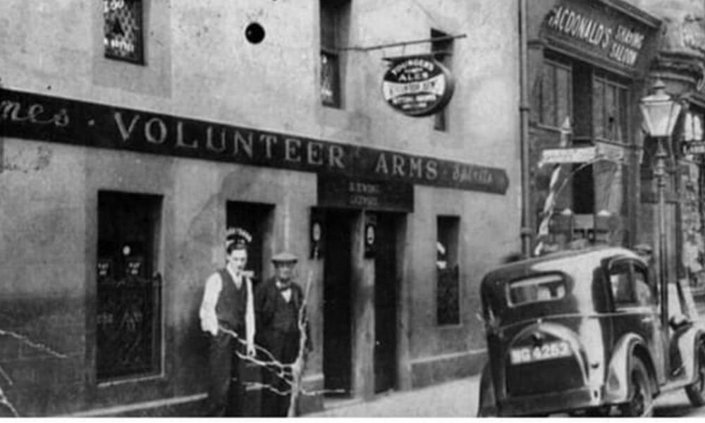 Ghost sign of lost West Lothian pub on show as old image reminds locals of Still Game