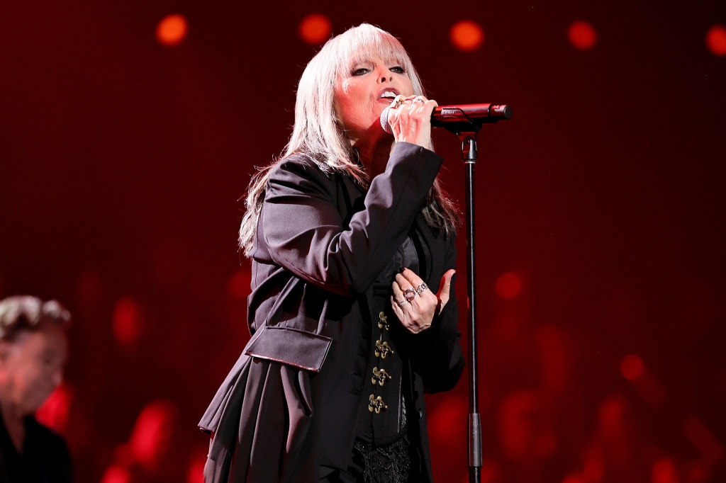 Rock and Roll Hall of Famer Pat Benatar sings onstage.