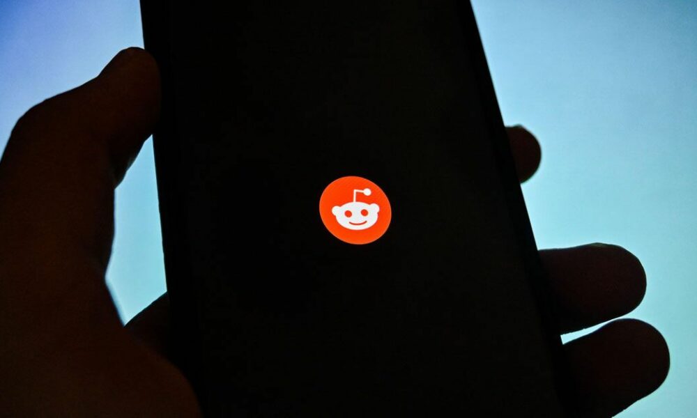 Reddit Blackout Previews Social Media’s Future in the AI Era