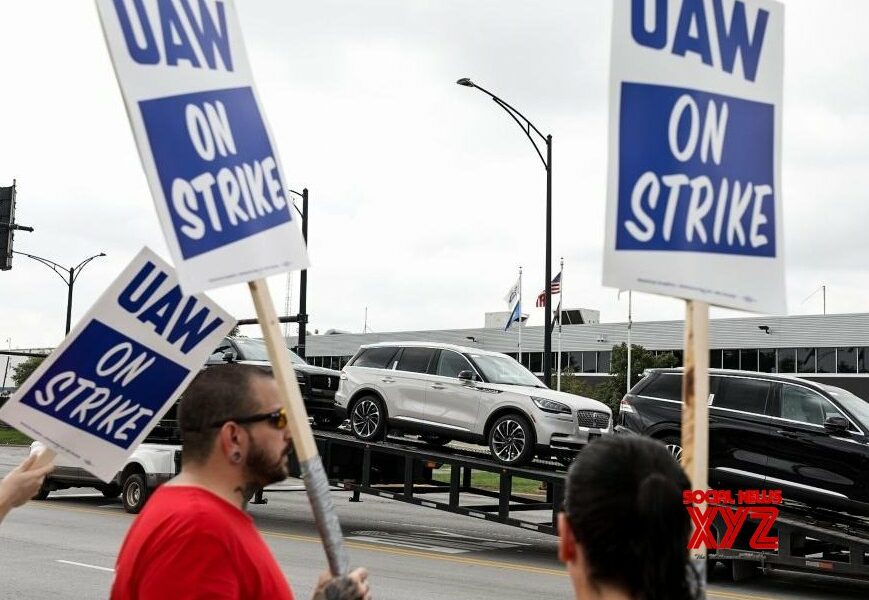 UAW adds GM, Ford SUV plants to strike