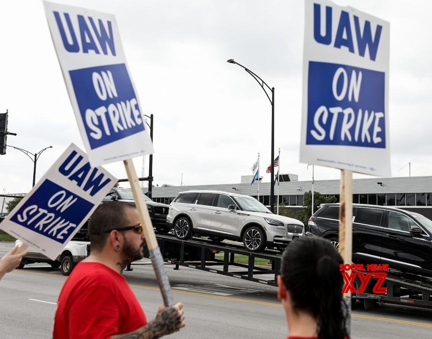 UAW adds GM, Ford SUV plants to strike