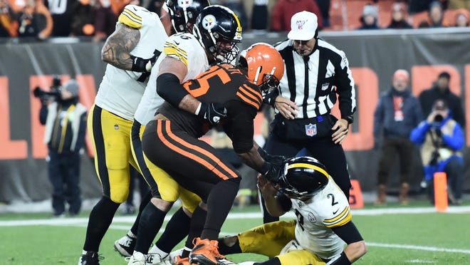Claim that Steelers cut 2 players who knelt is satire