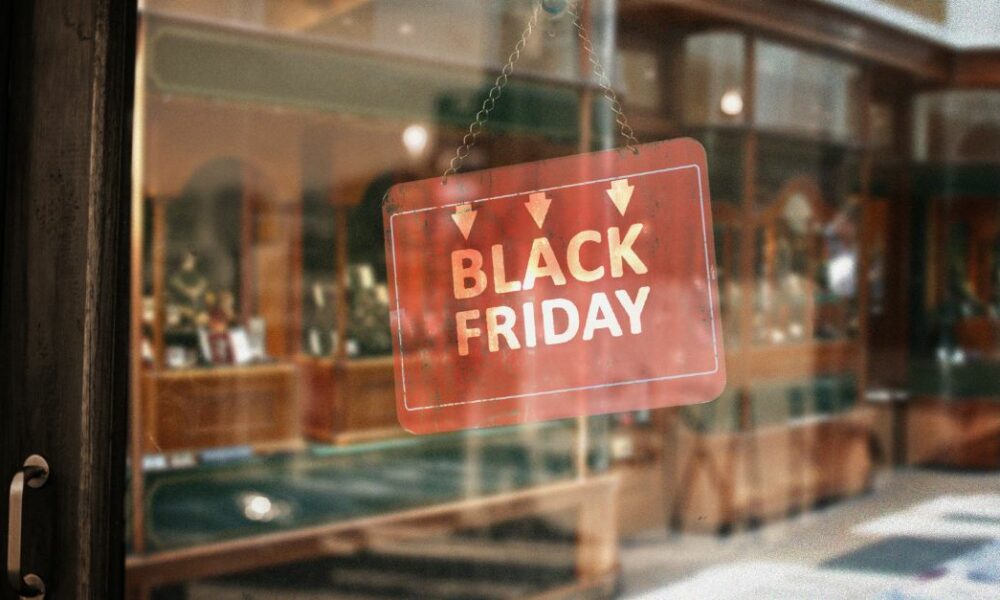 8 Ways to Drive Sales from Black Friday Facebook Ads