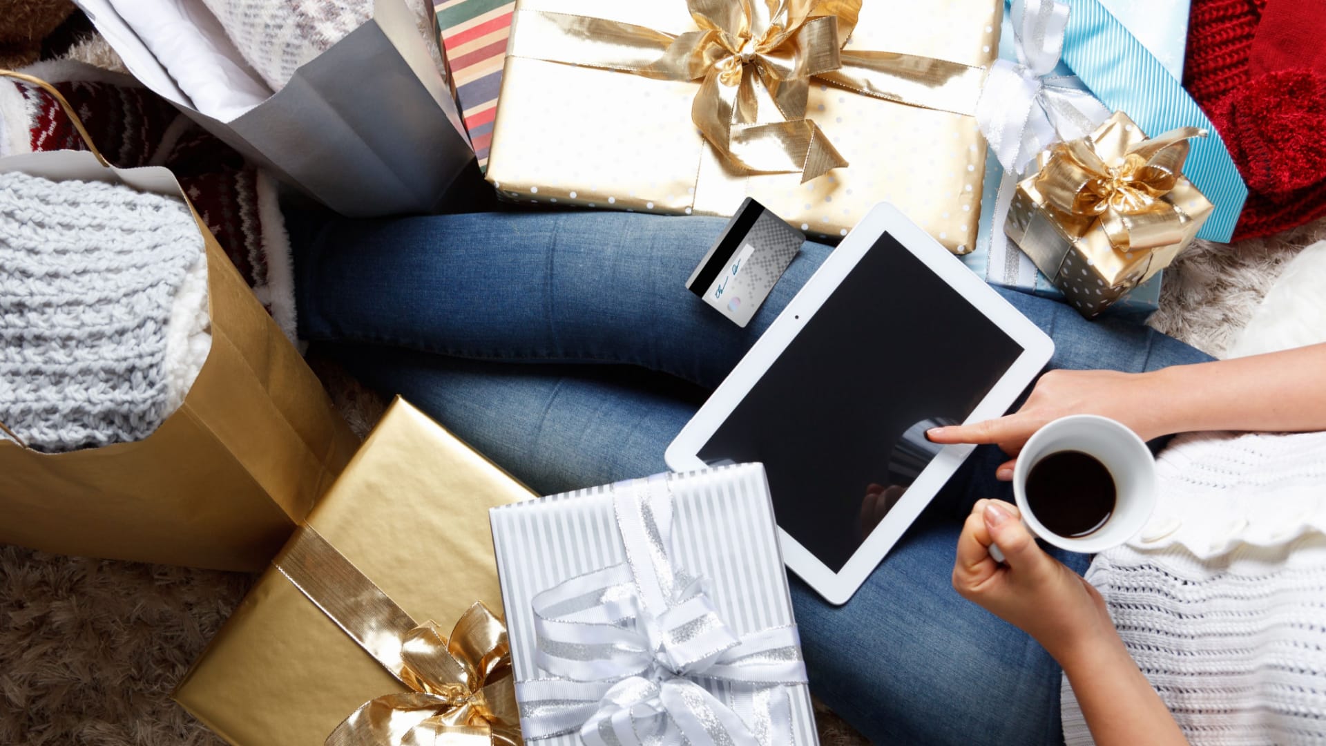 Consumers look to use AI for holiday shopping