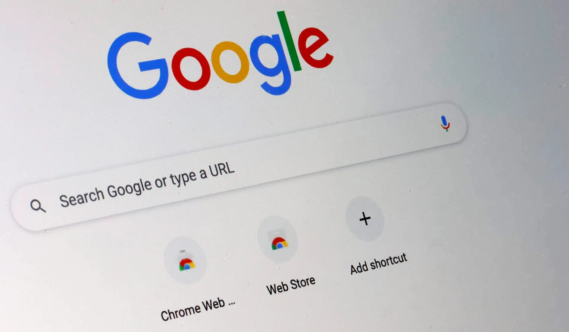 A new experiment is raising concerns after the company began using artificial intelligence to rewrite news headlines — sometimes altering their meaning entirely.