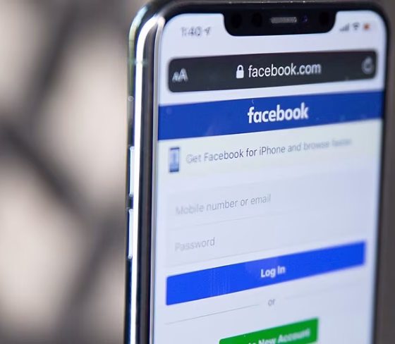 Facebook now has an AI search engine that pulls answers from your Group posts and Reels