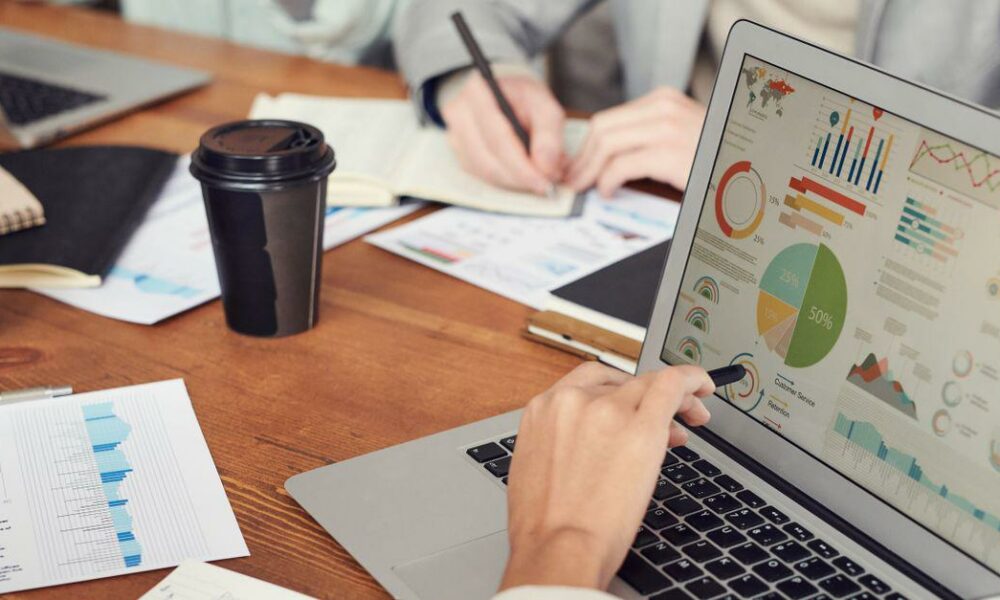 Why Last-Click Reporting Misleads B2B Marketers